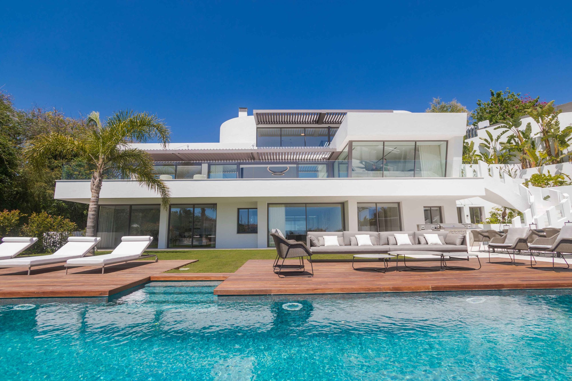 1Brand-new-six-bedroom-villa-for-sale-with-sea-and-golf-views-Marbella-West-5017-low